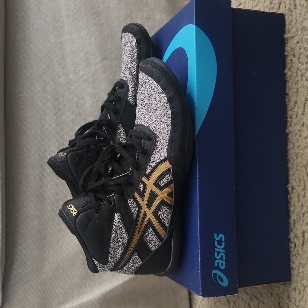 Kids Asics Matflex wrestling shoes